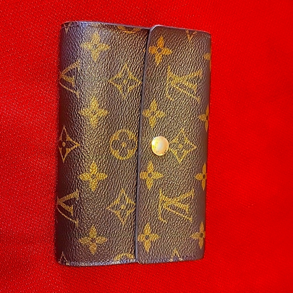 100 % Authentic LOUIS VUITTON